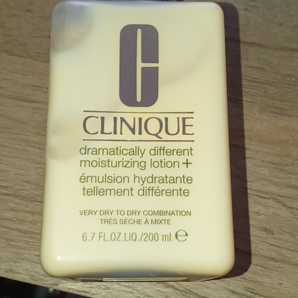 Clinique dramatically different